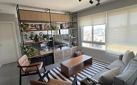 1 Dorm - Alto Padrão - 16 Andar - Home Office